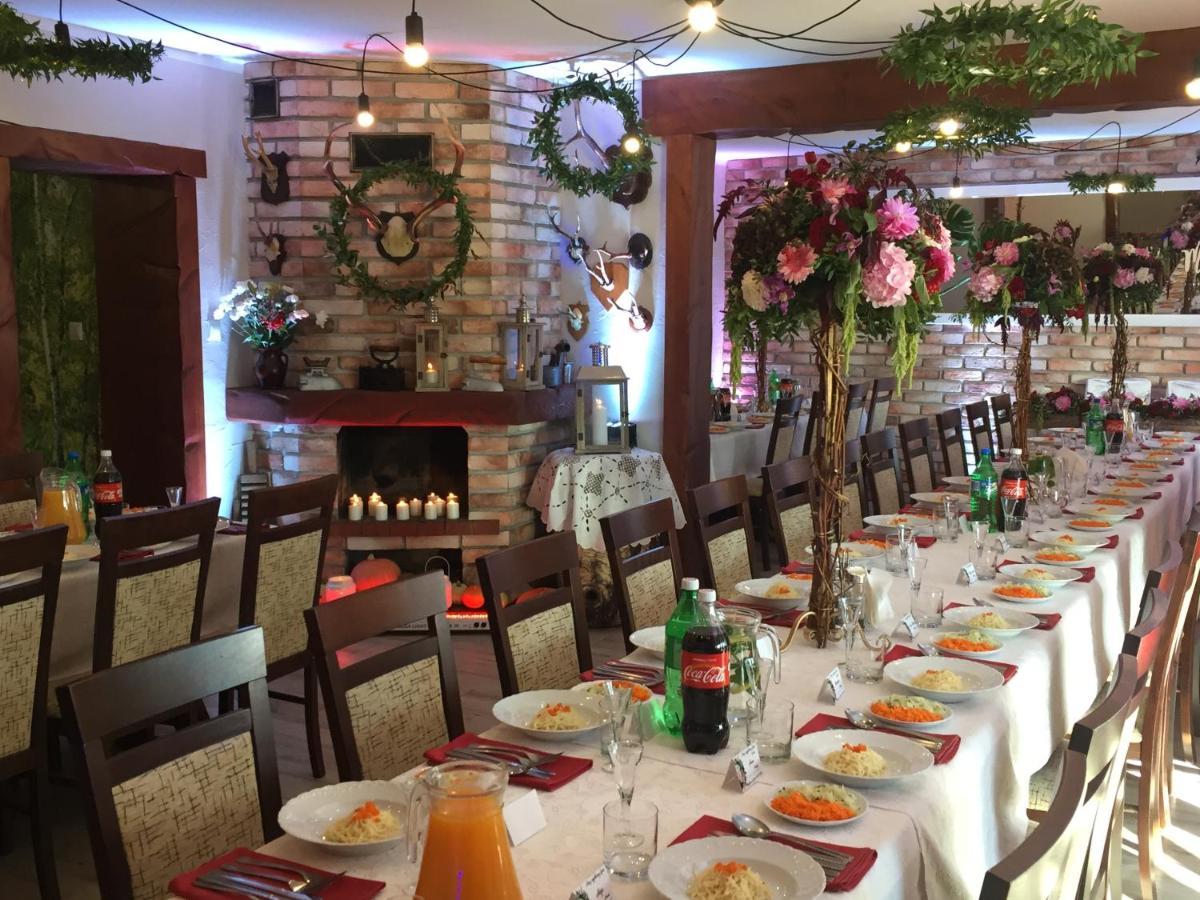 Stajnia Pod Debem Bed & Breakfast Starachowice Bagian luar foto