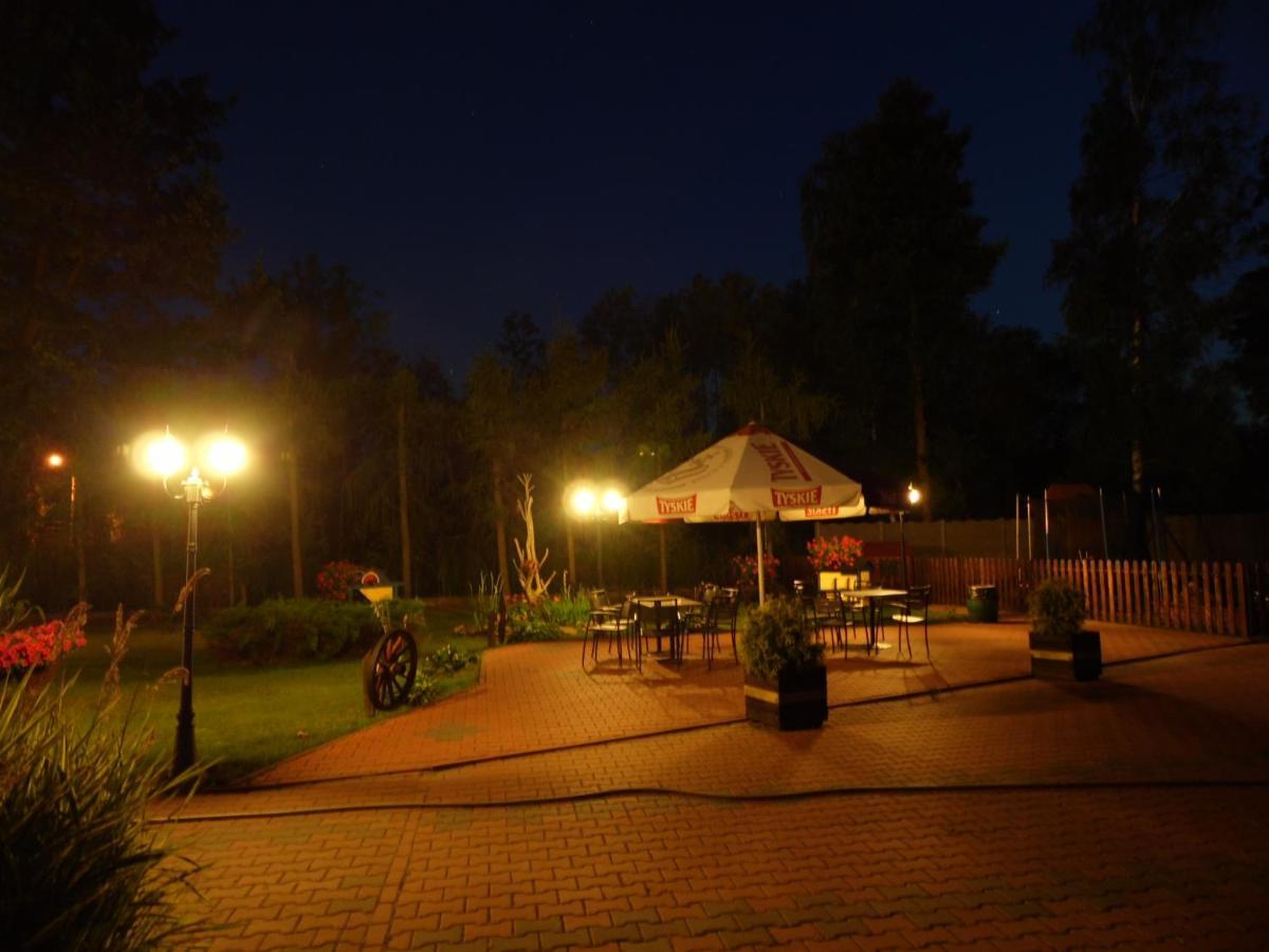 Stajnia Pod Debem Bed & Breakfast Starachowice Bagian luar foto