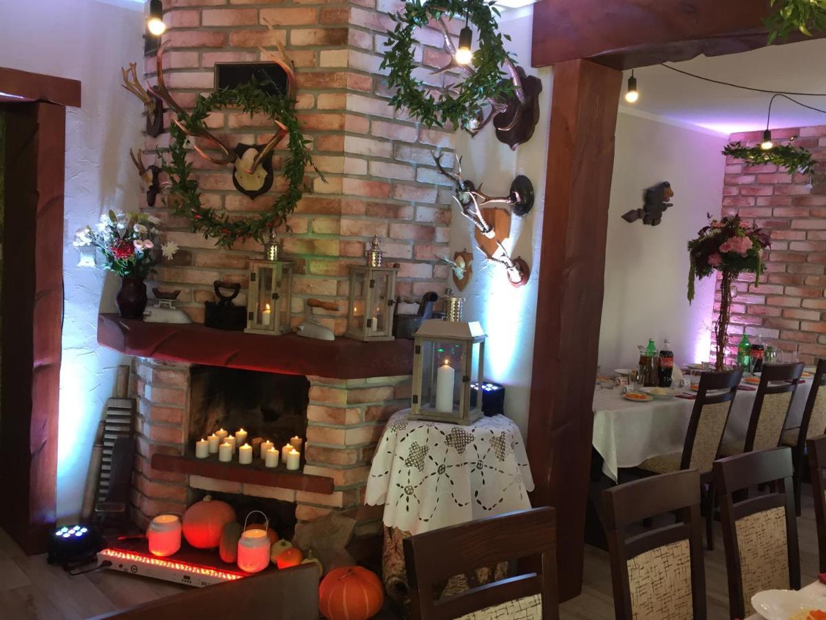 Stajnia Pod Debem Bed & Breakfast Starachowice Bagian luar foto