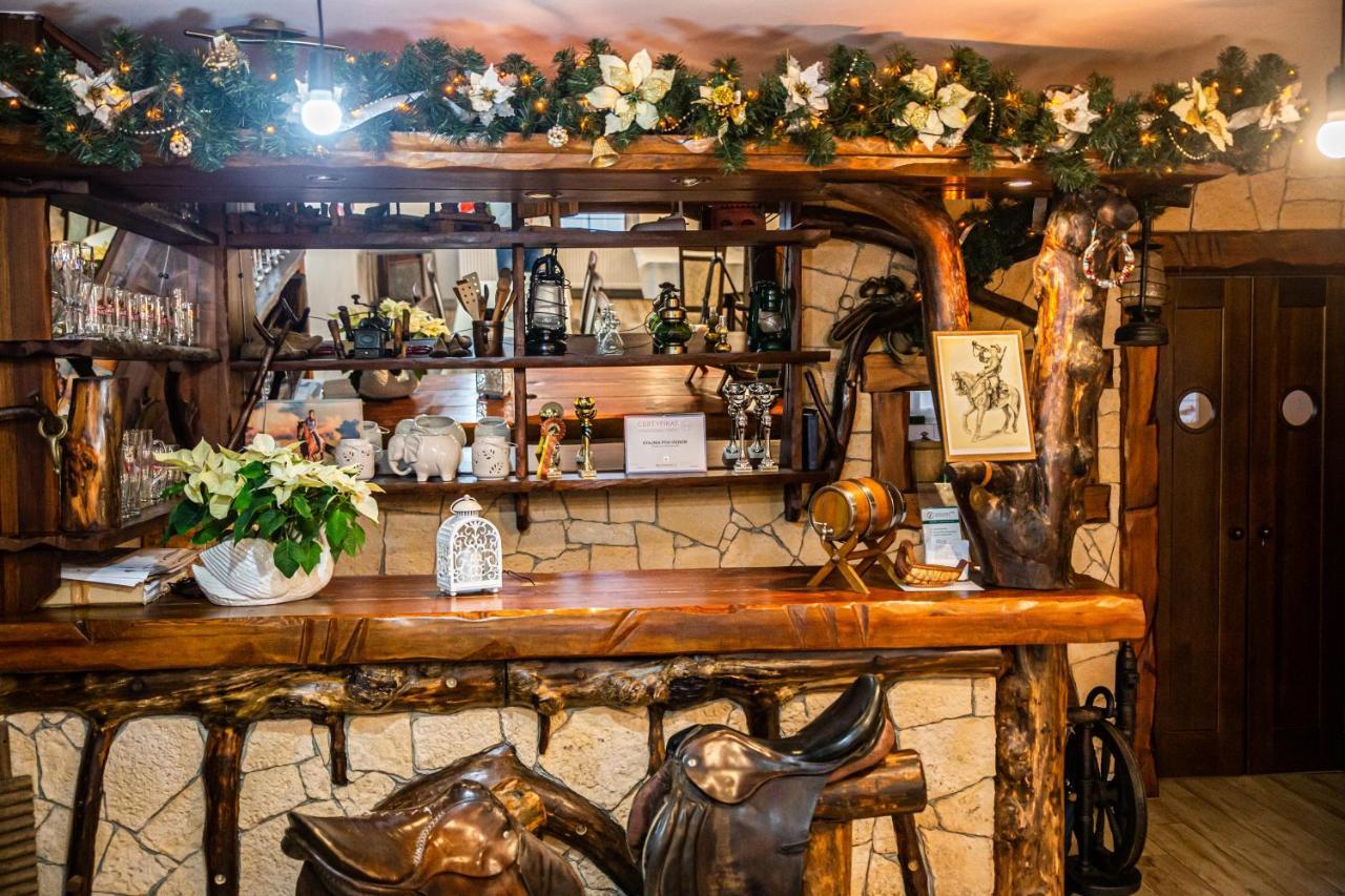 Stajnia Pod Debem Bed & Breakfast Starachowice Bagian luar foto