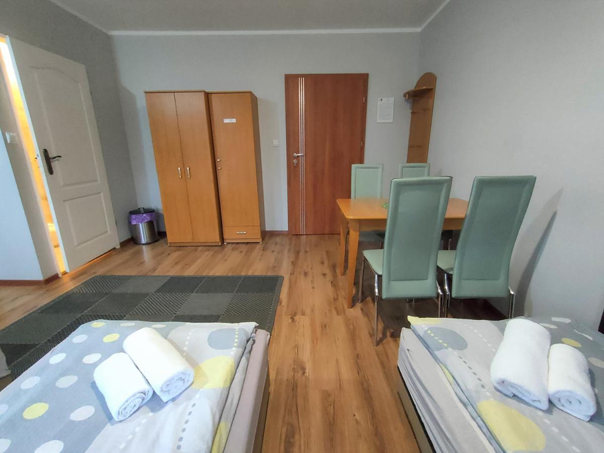 Stajnia Pod Debem Bed & Breakfast Starachowice Bagian luar foto
