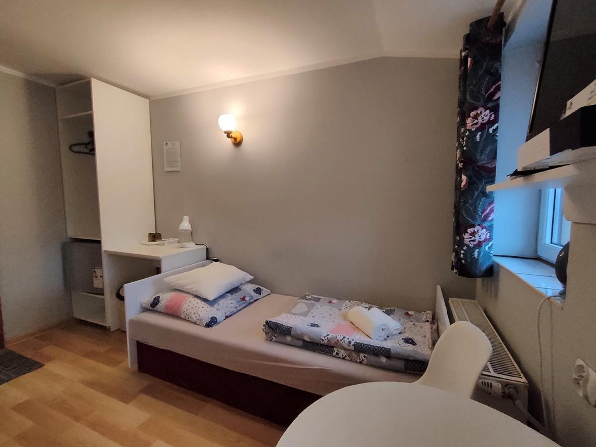 Stajnia Pod Debem Bed & Breakfast Starachowice Bagian luar foto