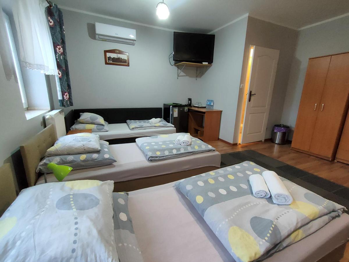 Stajnia Pod Debem Bed & Breakfast Starachowice Bagian luar foto